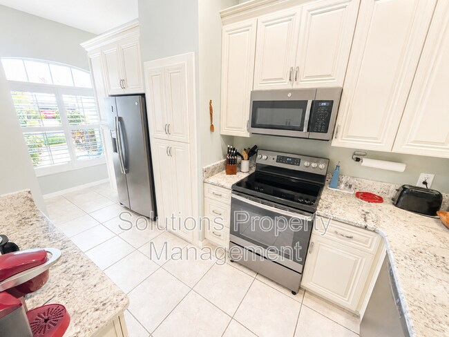 Building Photo - 250 St Lucie Ln