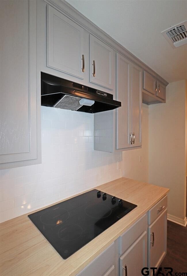 Building Photo - 806 Neches Dr