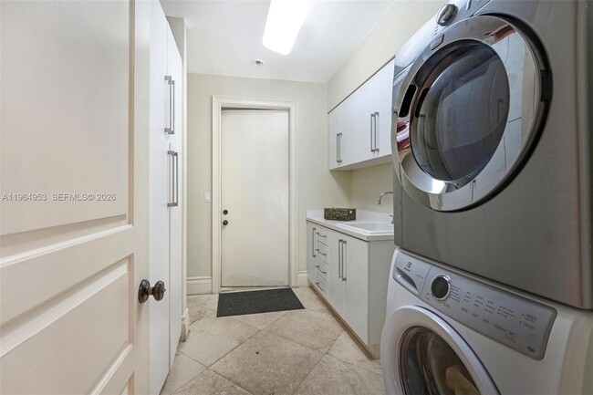 Building Photo - 2715 Cordova St