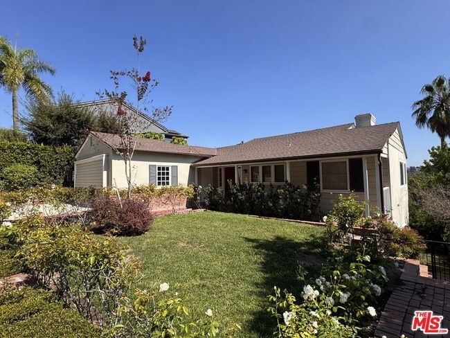Building Photo - 2258 Moreno Dr