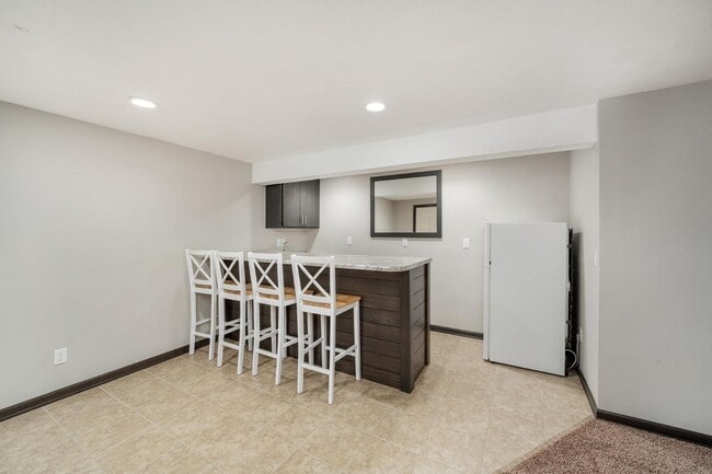 Building Photo - 2412 S Sheffield Cir