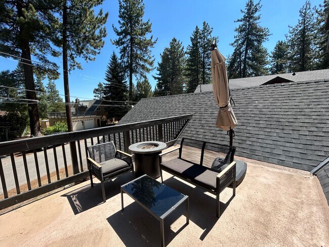 Building Photo - Fully Furnished, Beautifully Remodeled Cha...