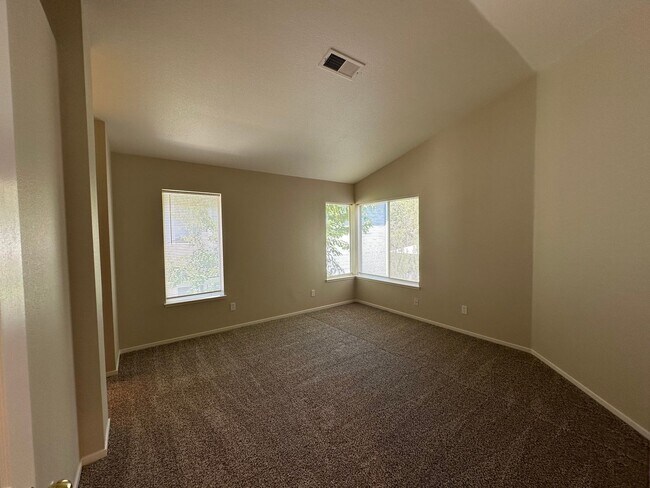 Building Photo - 2-Bedroom Home with Loft in Lakeridge Springs