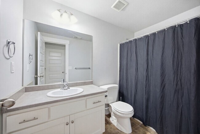 Building Photo - Stunning townhome on Sleepy Ridge