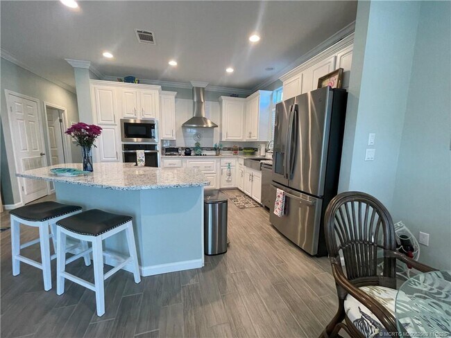 Building Photo - 118 NE Bay Dr