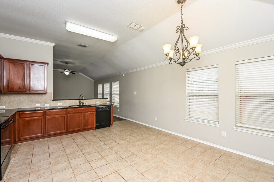 Building Photo - 900 W Bend Blvd