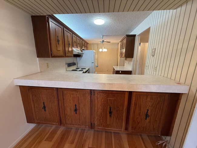 Building Photo - 6215 Coral Lake Dr