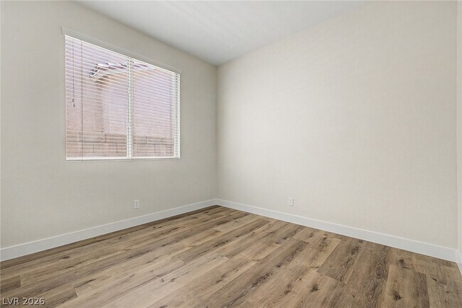 Building Photo - 571 Kavanagh Pl