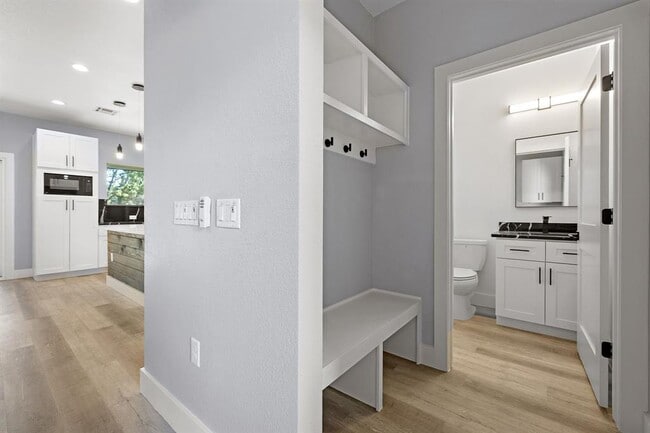 Building Photo - 3013 Clark Ave