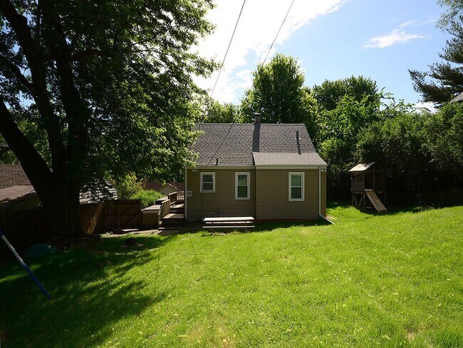 Building Photo - 2108 S 46th St
