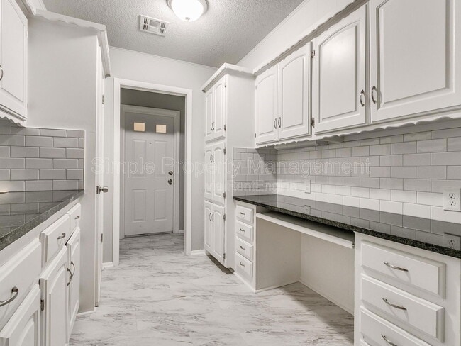 Building Photo - 6109 Kingston Rd