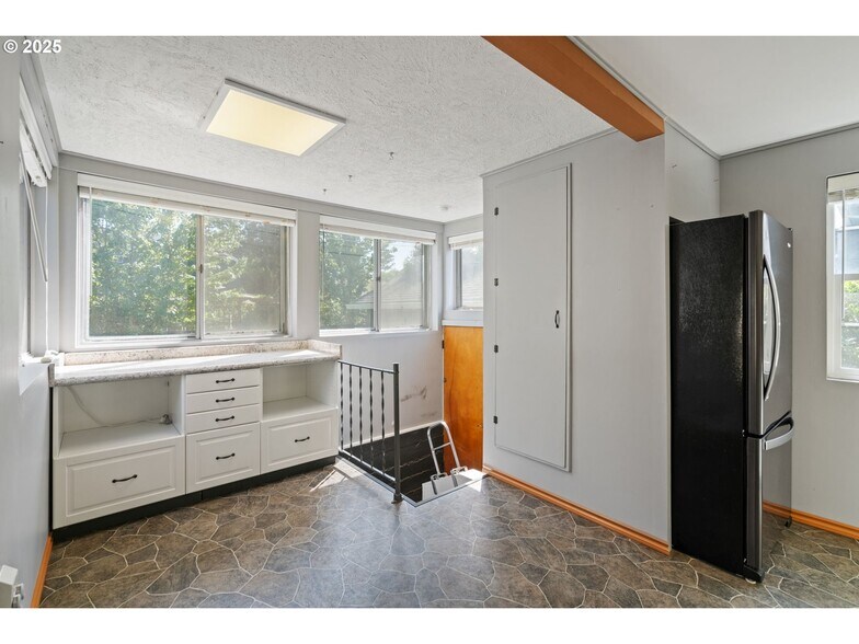 Building Photo - 5324 SE Flavel St