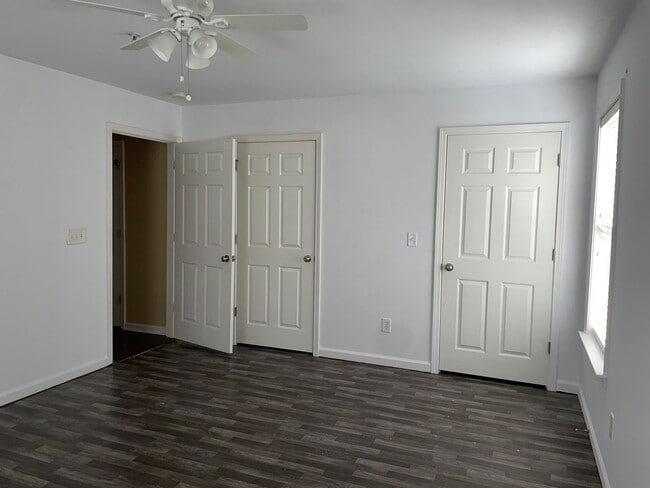 Building Photo - 2 BED, 2 BATH CONDO LOCATED IN GREENSBORO!