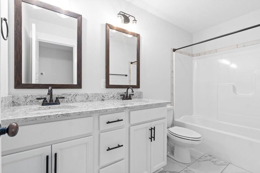 Building Photo - 1022 Brightwood Ct