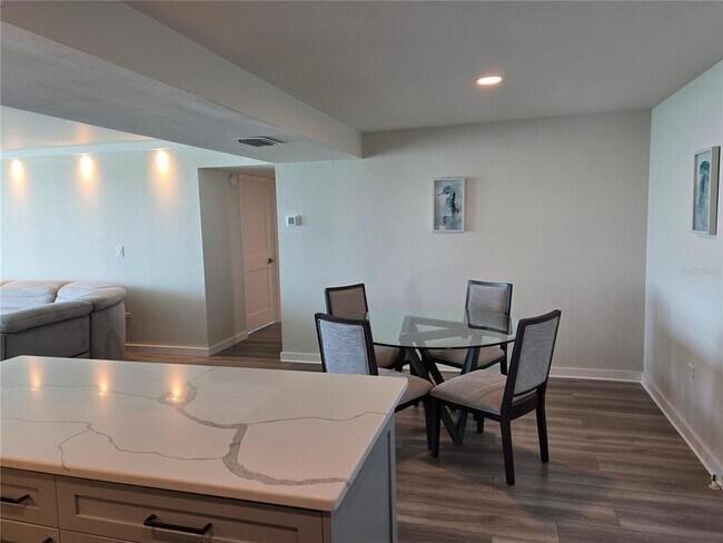 Building Photo - 500 Treasure Island Causeway