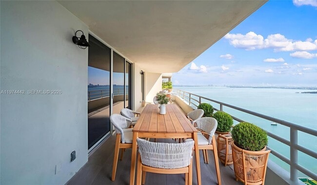 Building Photo - 555 NE 34th St