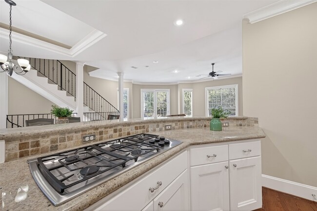 Building Photo - 105 Detering St