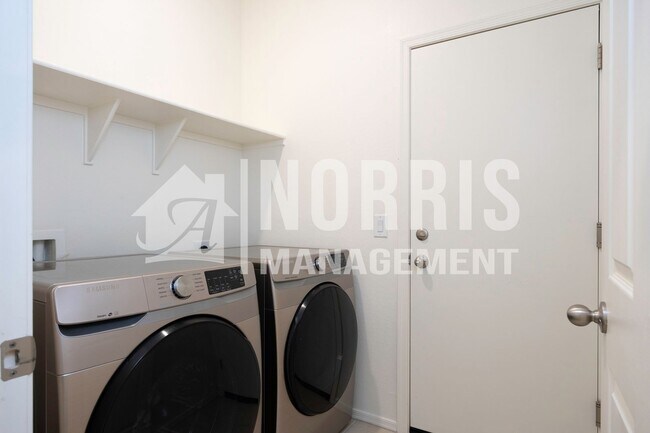 Building Photo - 519 E Rio Pl