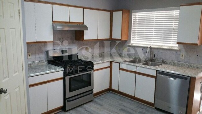 Building Photo - 13322 Gendley Dr