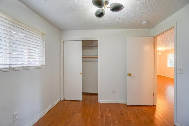 Building Photo - THREE BEDROOM HOUSE IN VANCOUVER