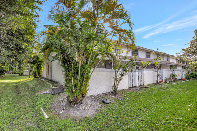 Building Photo - 9775 Riverside Dr