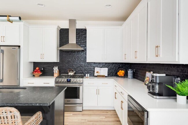 Building Photo - Fully Furnished - Designer Home (Flexible Lease Options)