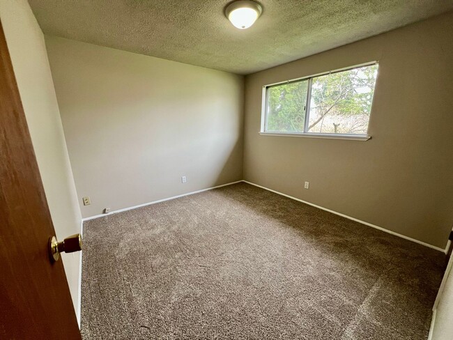 Building Photo - Newly Renovated 3 Bedroom Home in Federal Way