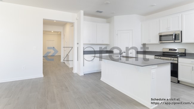 Building Photo - 2898 Armstrong Ave