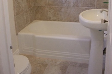 bathroom - 1347 Oak St