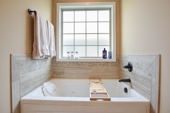Building Photo - Pet Friendly Four Bedroom!