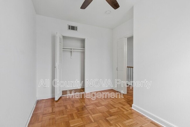 Building Photo - 123 E St SE