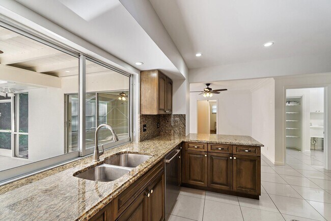 Building Photo - 18799 Rio Vista Dr