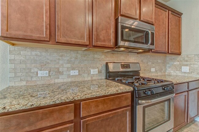 Building Photo - 225 Deep Creek Dr
