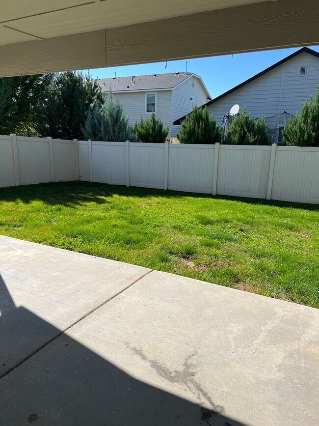 Building Photo - 4 bed 2.5 bath home in Meridian Idaho