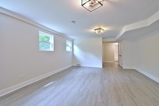 Building Photo - 6750 N Kostner Ave