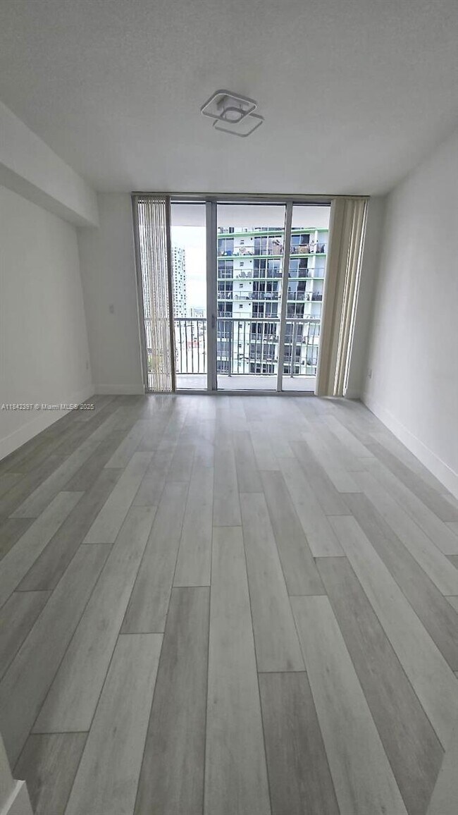 Building Photo - 1750 N Bayshore Dr