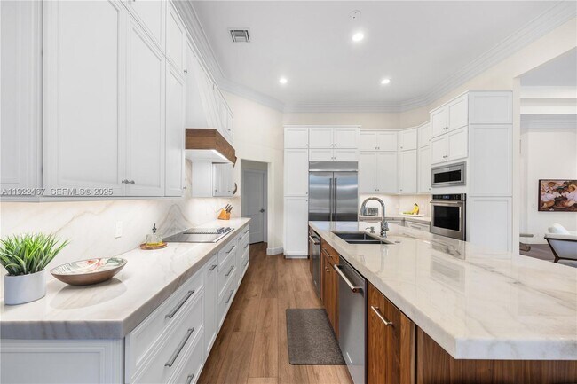 Building Photo - 2589 Mayfair Ln