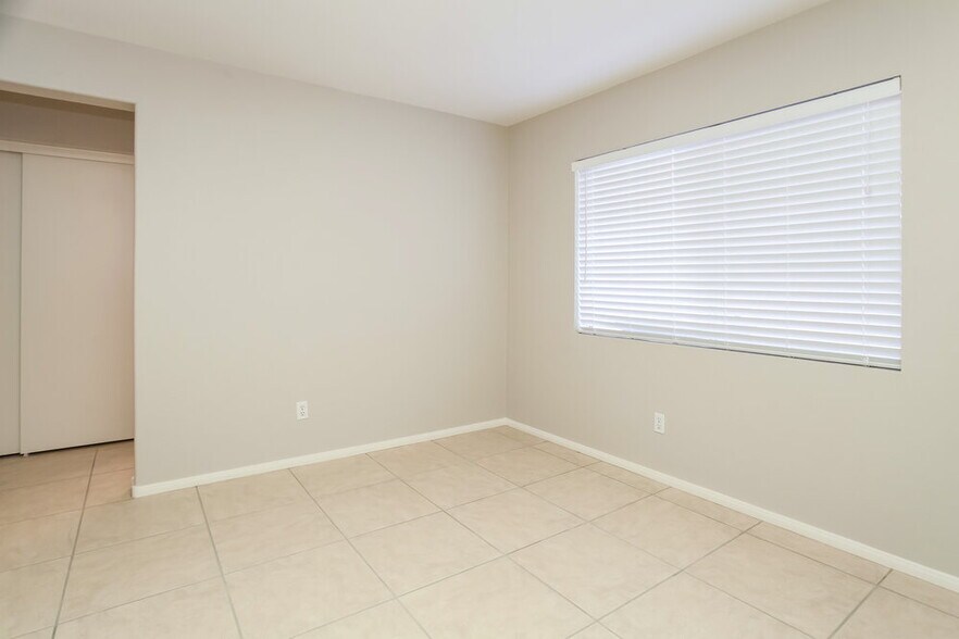 Building Photo - 2642 Ridgewater Cir