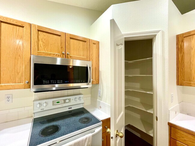 Building Photo - 539 Fall Dr