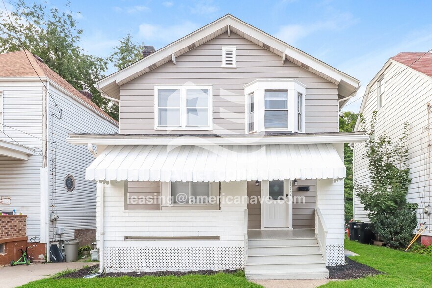 Primary Photo - 1222 Main St