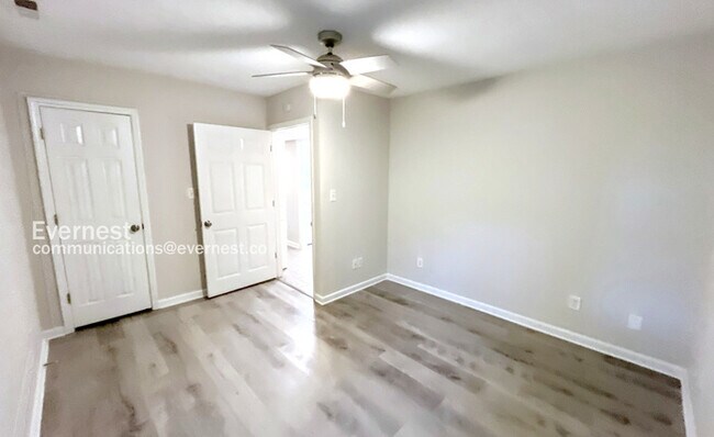 Building Photo - 213 Alpine Dr