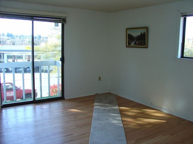 Building Photo - Greenwood Duplex