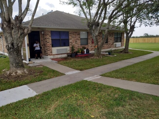 Building Photo - 1207 Miracle Dr