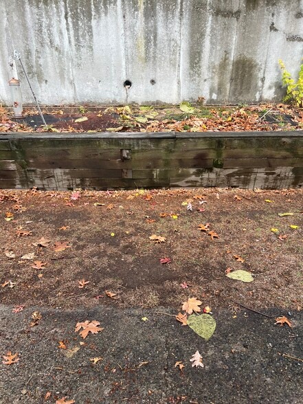 Building Photo - 27 Intervale St