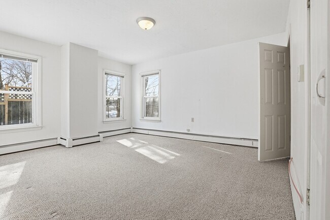 Building Photo - 4 Pearl St