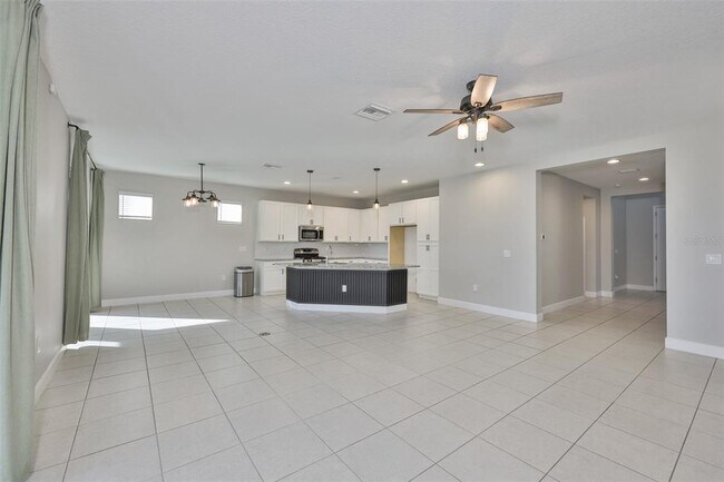 Building Photo - 6207 Voyagers Pl