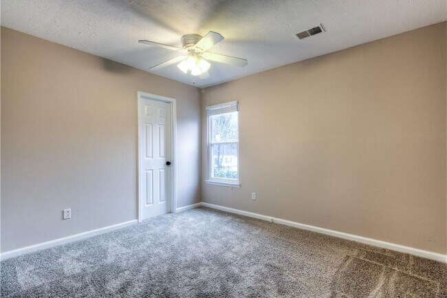 Building Photo - 420 Poplar Glen Ct