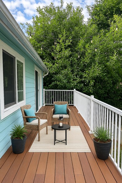 Private deck - 3813 37th Ave S