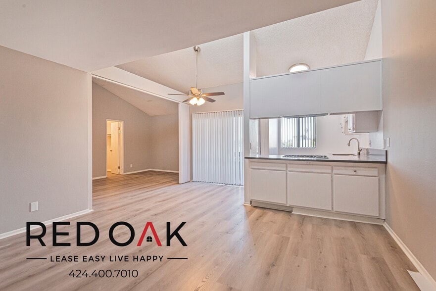 Building Photo - 8614 Woodley Ave