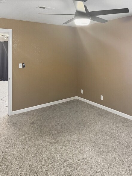 Building Photo - 2060 Pinyon Jay Dr